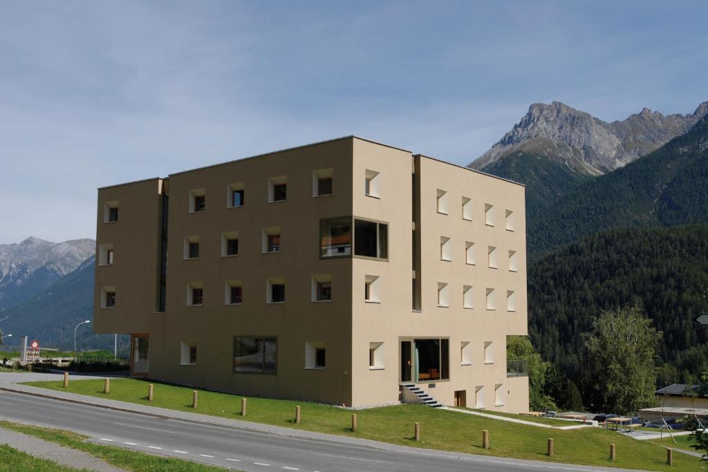 Scuol Youth Hostel Exterior foto
