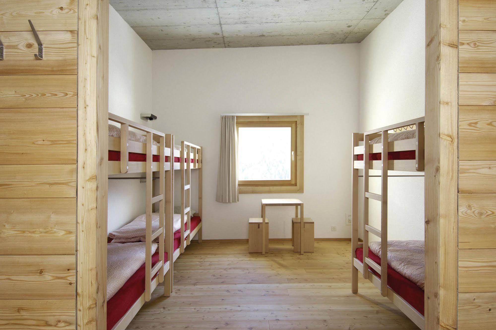 Scuol Youth Hostel Exterior foto